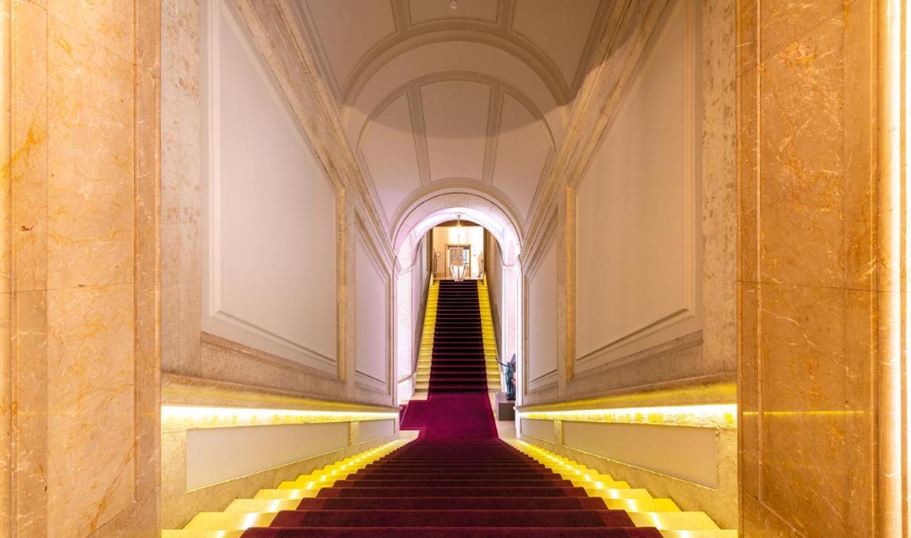 Pousada De Lisboa - Small Luxury Hotels Of The World Dış mekan fotoğraf The staircase of the National Museum of the Republic of China