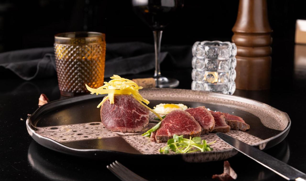 Pousada De Lisboa - Small Luxury Hotels Of The World Dış mekan fotoğraf A steak prepared sous-vide