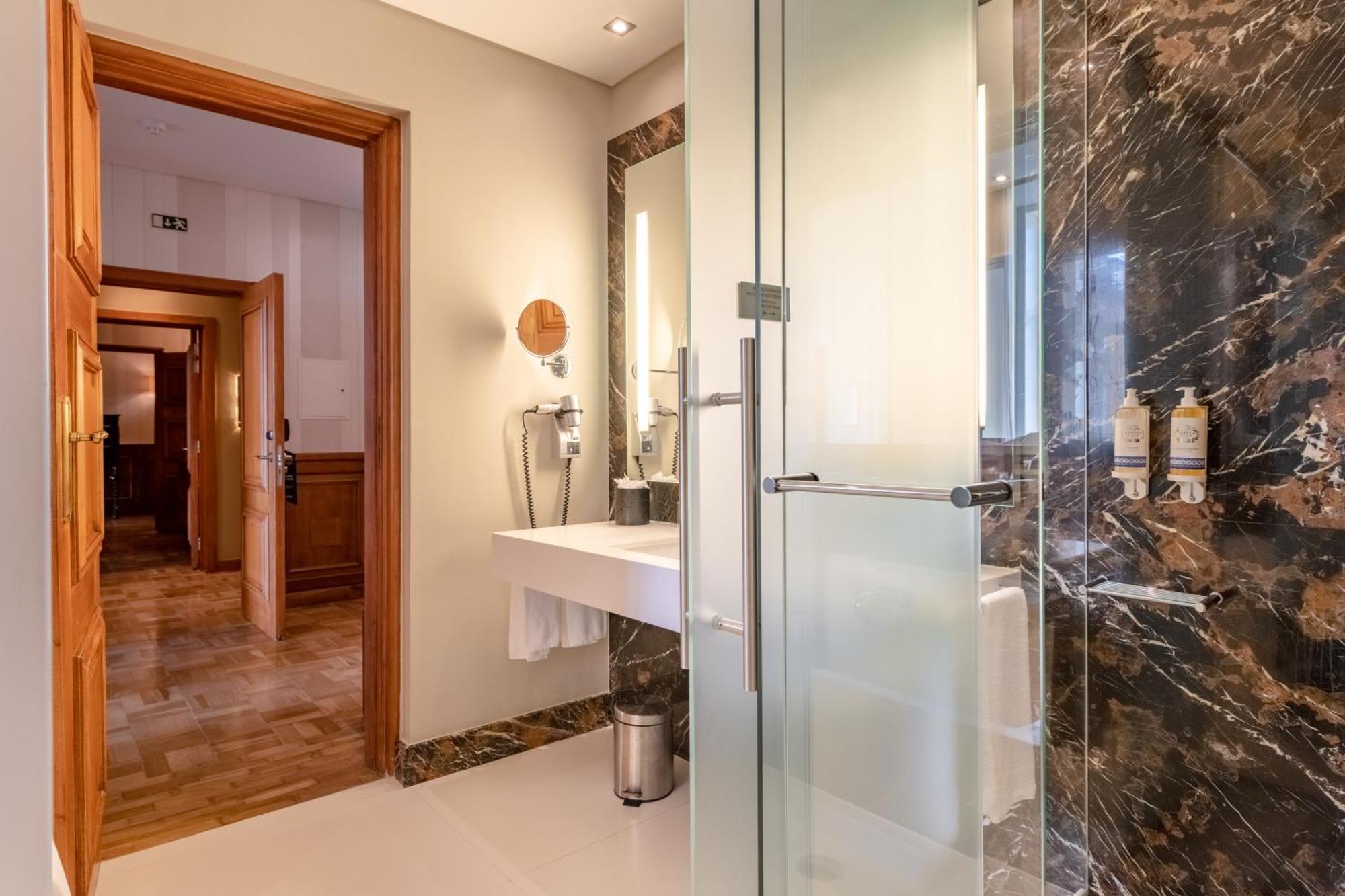 Pousada De Lisboa - Small Luxury Hotels Of The World Dış mekan fotoğraf Bathroom